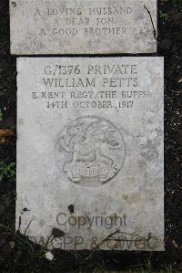 Boulogne Eastern Cemetery - Petts, William