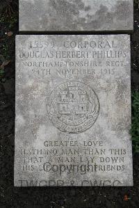 Boulogne Eastern Cemetery - Phillips, Douglas Herbert