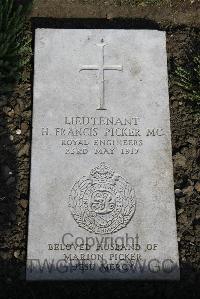 Boulogne Eastern Cemetery - Picker, Herbert Francis