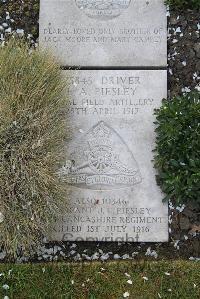 Boulogne Eastern Cemetery - Piesley, Louie Augustus