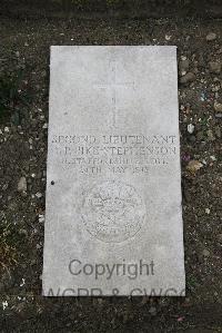 Boulogne Eastern Cemetery - Pike-Stephenson, D P