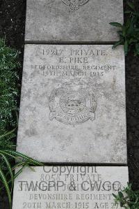 Boulogne Eastern Cemetery - Pike, E