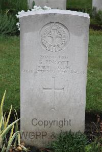 Boulogne Eastern Cemetery - Pincott, Glynne