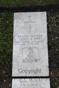Boulogne Eastern Cemetery - Pitt, Leslie Richard