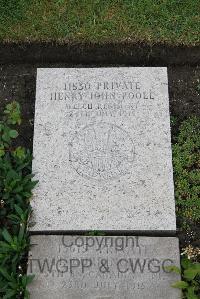 Boulogne Eastern Cemetery - Poole, Henry John
