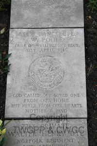 Boulogne Eastern Cemetery - Poole, William