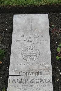 Boulogne Eastern Cemetery - Price, G
