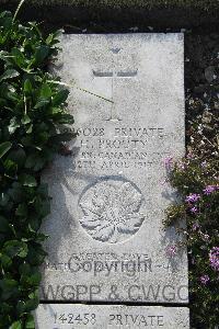 Boulogne Eastern Cemetery - Pringle, T S