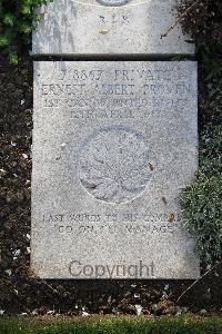 Boulogne Eastern Cemetery - Prouty, H
