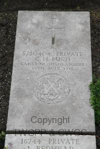 Boulogne Eastern Cemetery - Pugh, C H