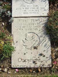 Boulogne Eastern Cemetery - Reeves, M J