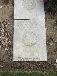 Boulogne Eastern Cemetery - Routledge, H E