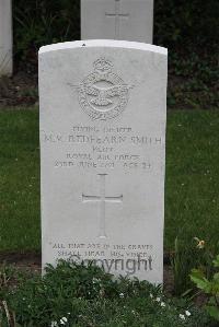 Boulogne Eastern Cemetery - Redfearn-Smith, Maurice Viner