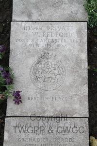 Boulogne Eastern Cemetery - Redford, John William
