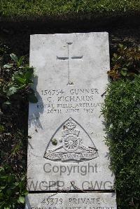 Boulogne Eastern Cemetery - Richards, C
