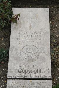 Boulogne Eastern Cemetery - Richards, E