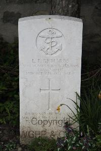 Boulogne Eastern Cemetery - Richards, Leslie Francis