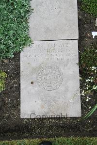 Boulogne Eastern Cemetery - Richardson, Fredrick Thomas