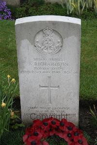Boulogne Eastern Cemetery - Richardson, Samuel