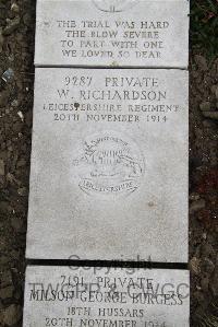 Boulogne Eastern Cemetery - Richardson, W