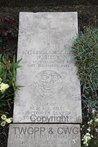 Boulogne Eastern Cemetery - Riley, N