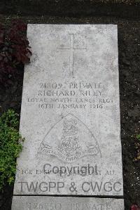 Boulogne Eastern Cemetery - Riley, Donald Wilson