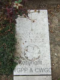 Boulogne Eastern Cemetery - Roberts, E