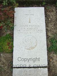 Boulogne Eastern Cemetery - Roberts, John William
