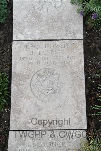 Boulogne Eastern Cemetery - Roberts, J