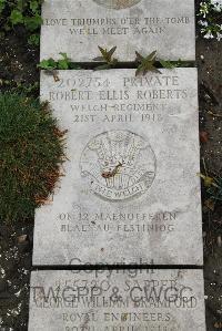 Boulogne Eastern Cemetery - Roberts, Robert Ellis