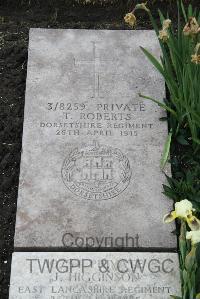 Boulogne Eastern Cemetery - Roberts, T
