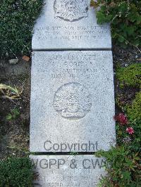 Boulogne Eastern Cemetery - Roberts, William