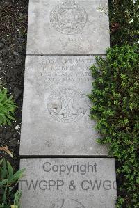 Boulogne Eastern Cemetery - Robertson, P