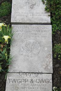 Boulogne Eastern Cemetery - Robins, Harold Fleetwood