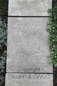 Boulogne Eastern Cemetery - Robins, John