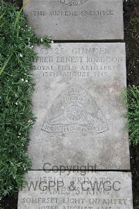 Boulogne Eastern Cemetery - Robinson, Alfred Ernest