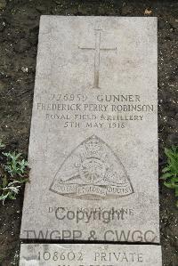 Boulogne Eastern Cemetery - Robinson, Frederick Perry