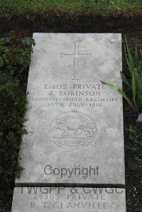Boulogne Eastern Cemetery - Robinson, J