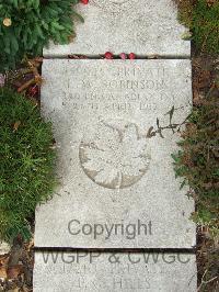 Boulogne Eastern Cemetery - Robinson, L W