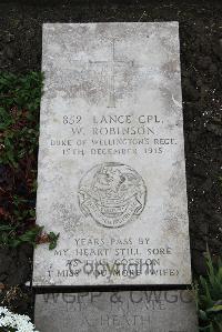 Boulogne Eastern Cemetery - Robinson, W
