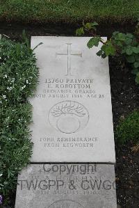 Boulogne Eastern Cemetery - Robottom, Edward