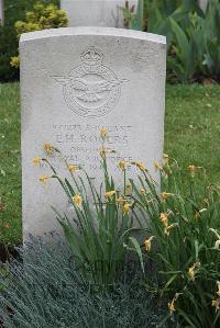 Boulogne Eastern Cemetery - Rogers, Ernest Hildred