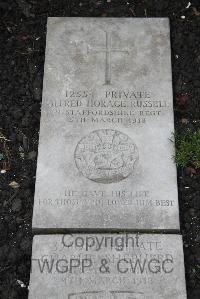 Boulogne Eastern Cemetery - Russell, Alfred Horace