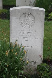 Boulogne Eastern Cemetery - Russell, Peter