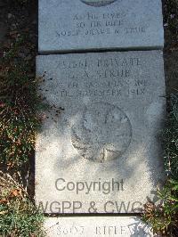 Boulogne Eastern Cemetery - Strub, G A