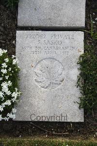 Boulogne Eastern Cemetery - Sasko, S