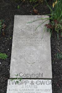 Boulogne Eastern Cemetery - Saunders, Frank