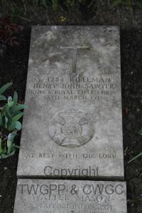 Boulogne Eastern Cemetery - Sawyer, Henry John