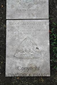 Boulogne Eastern Cemetery - Scadden, William