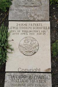 Boulogne Eastern Cemetery - Schofield, Lewis Thorpe